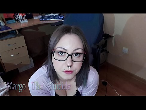 ❤️ Көзілдірік киген сексуалды қыз камерада дилдоны терең сорып алады Порно бойынша бізде ☑